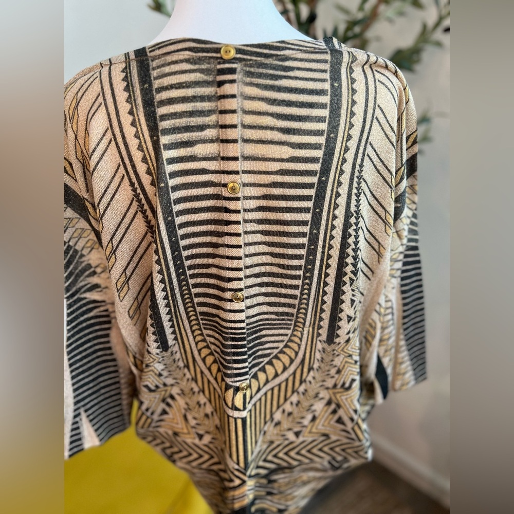 Geometric Patterned Women's Top - Picture 4 of 5